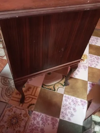 Cómoda de madera marrón