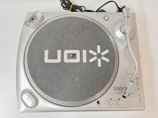 Tocadiscos Ion LP DOC USB con preamplificador