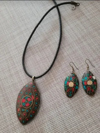 Conjunto collar y pendientes étnicos