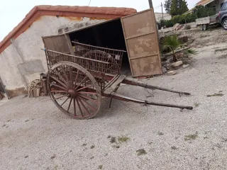 Carro antiguo de madera y aparejada conserva matrí