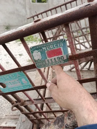 Carro antiguo de madera y aparejada conserva matrí