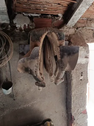 Carro antiguo de madera y aparejada conserva matrí