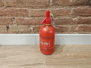Sifón de agua rojo Layade