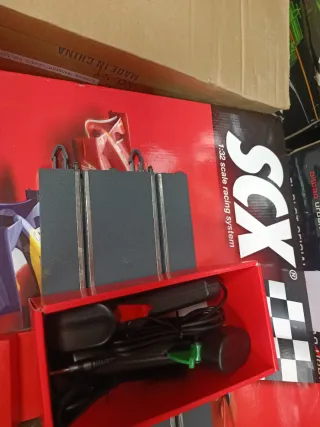 Scalextric SCX: Set de conexiones y transformador