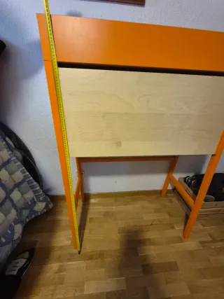 Escritorio abatible de metal y melamina color haya