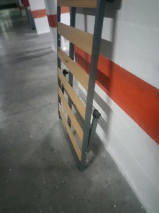 Somier de madera y metal con patas plegables