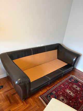 Sofá de piel y tela beige y negro