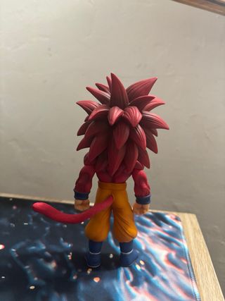 Figura Goku SSJ4 Daima