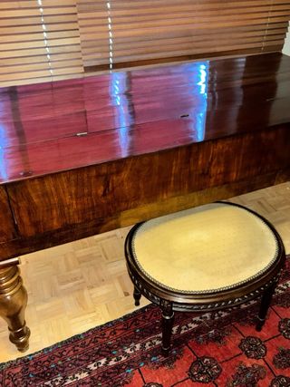 Antiguo piano de caoba