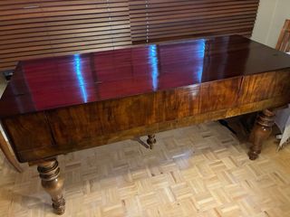 Antiguo piano de caoba