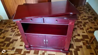 Mueble TV madera estilo clásico.