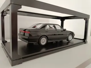 Alfa Romeo 164 Escala 1/18 Triple 9