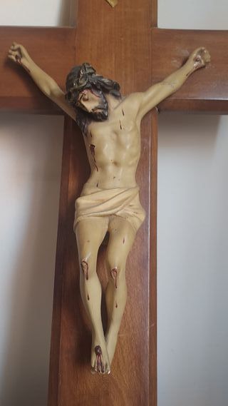 Crucifijo de madera antiguo