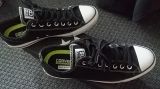Zapatillas Converse Negras y Blancas