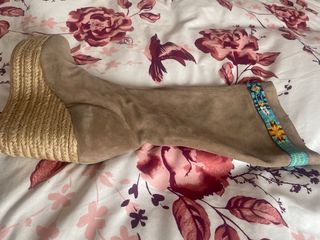 Botas Guts & Love Beige con Detalles