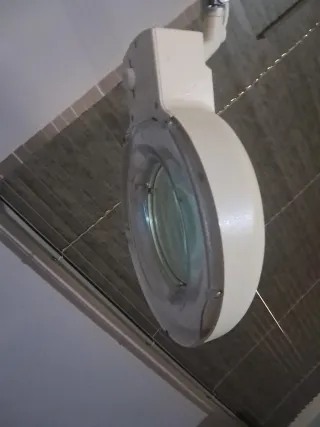 Lámpara lupa de pie