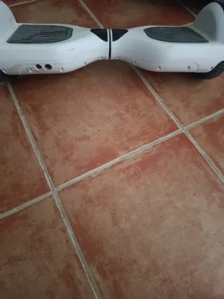 Patinete eléctrico blanco