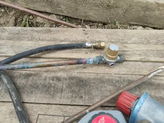 Reguladores de gas y tubos de cobre