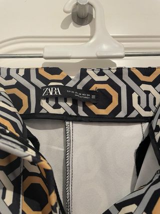 Pantalón estampado geométrico Zara