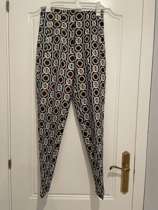 Pantalón estampado geométrico Zara