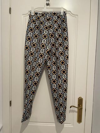 Pantalón estampado geométrico Zara