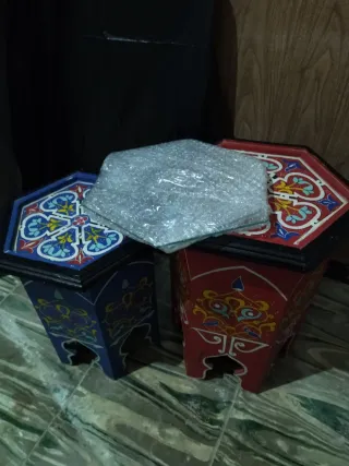 2 Mesitas de madera pintadas a mano