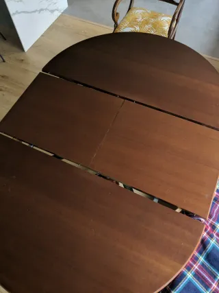 Mesa de comedor redonda / ovalada de madera