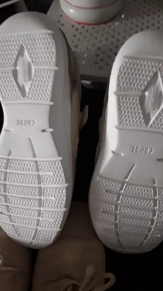 Zapatillas de verano CRUVI blancas y plateadas