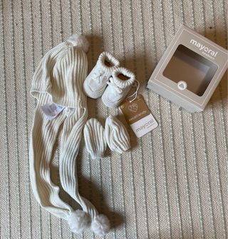 Conjunto gorro, patucos y manoplas bebé