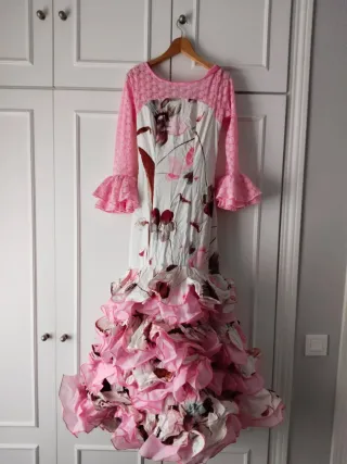 Traje de flamenca volantes flores