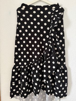Falda lunares volantes