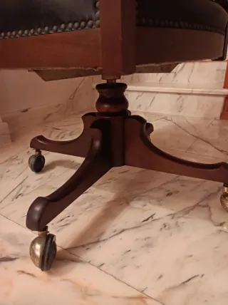 Silla Ejecutiva Clásica Madera y Cuero
