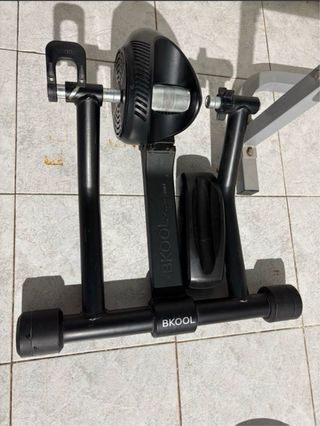 Banco de pesas con barra y discos