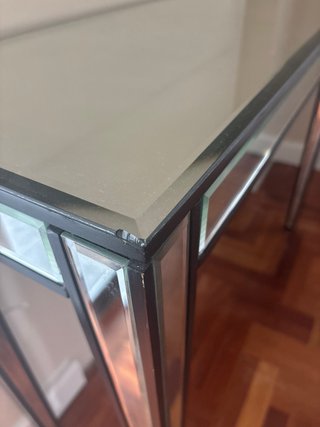Tavolo da trucco in vetro e metallo