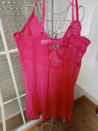 Conjunto lencería camisón y tanga fucsia