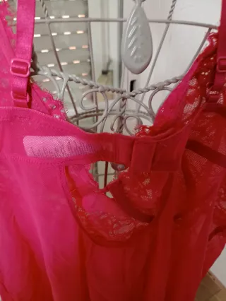 Conjunto lencería camisón y tanga fucsia