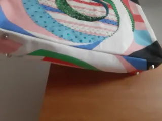 Bolso multicolor con asas