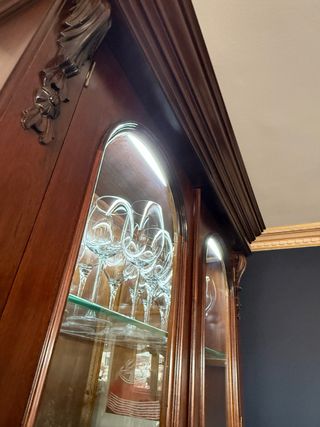 Vitrina victoriana de madera y cristal