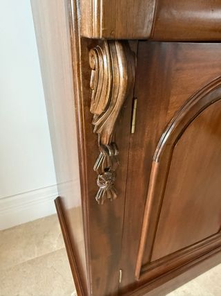 Vitrina victoriana de madera y cristal