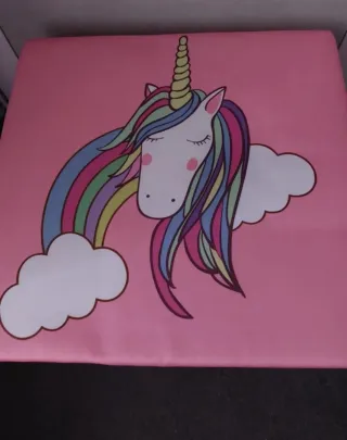 Baúl infantil con unicornio