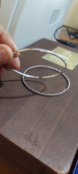 Due Bracciale argentate