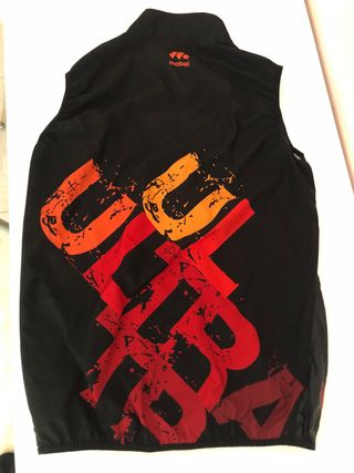 Cortavientos Ultra Mobel Negro Naranja