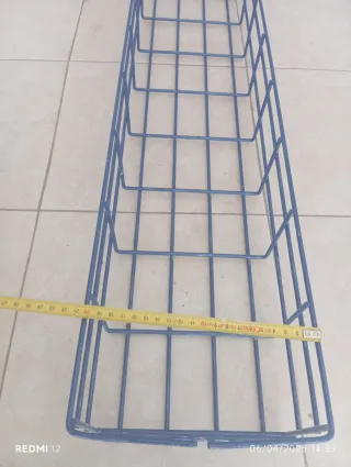 Cesta metálica azul para exterior