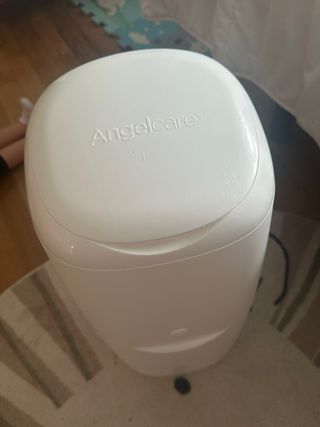 Cambiador, Contenedor Pañales y Móvil Cuna.