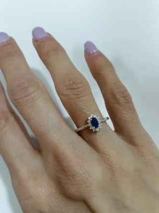 Anillo oro blanco zafiro y brillantes