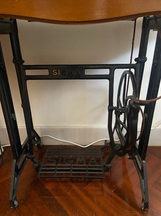 Máquina de coser Sigma de madera