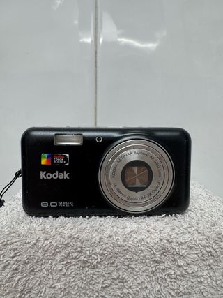 Cámara Kodak V803 con funda