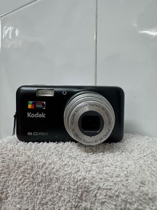 Cámara Kodak V803 con funda