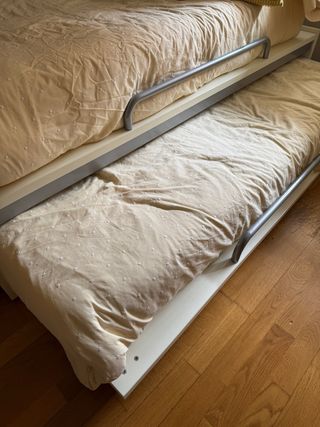 Cama nido con estantería integrada
