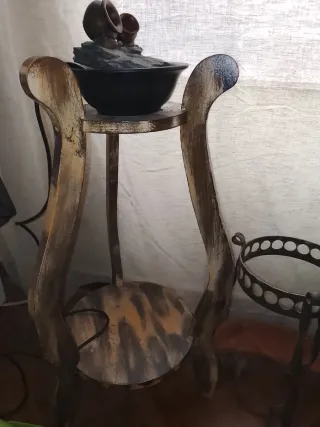 Maceteros de metal y madera, 15€ inidad.